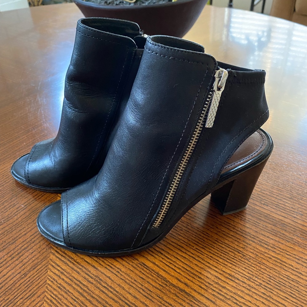Donald Pliner open toe heel- size 7